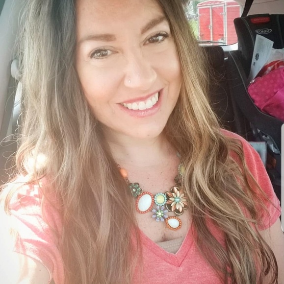 Meet your Posher, Lauren - Picture 1 of 1